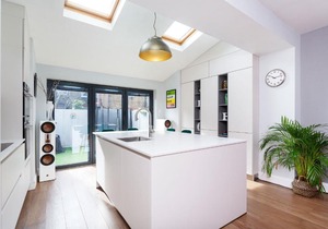 Veeve - Bright by Wimbledon Park