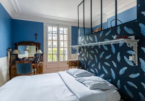 Veeve - Opulent Blues in Batignolles