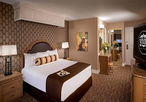 Vegas Like It Should Be! 3 Serene Units, Casino and Nightly Entertainment, Bar!