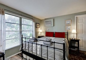 Venice Harbor 606 2 Bedrooms WiFi Sleeps 4 Pet Friendly