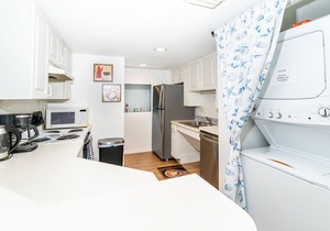Very Close To IMG Academy, Beaches, Restaurants, Shopping and Grocery Stores.