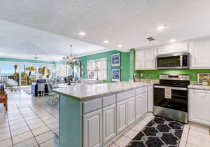 Vibrant 1st Floor, 2 Bed/2 Bath Oceanfront Corner condo sleeps 6. Oceanfront balcony & pool.