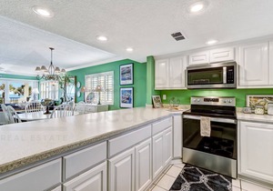 Vibrant 1st Floor, 2 Bed/2 Bath Oceanfront Corner condo sleeps 6. Oceanfront balcony & pool.