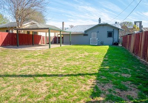 Vibrant Fully Gated 2BR/2BA 4 mins from Downtown!