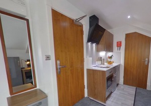 Victoria House - Queen Studio by CovStays