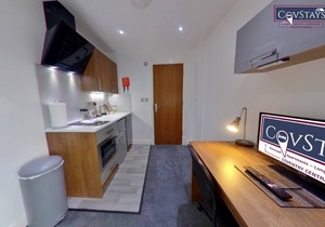 Victoria House - Queen Studio by CovStays