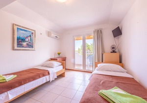 Villa Christina for up to 17 people - with pool, max. capacity 30 people
