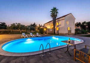 Villa Christina for up to 28 people - with pool, max. capacity 30 people
