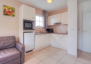 Villa for 6 people with lateral seaview