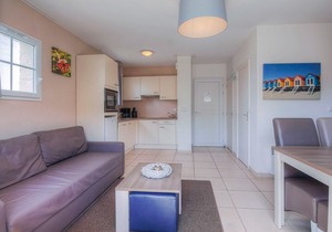 Villa for 6 people with lateral seaview