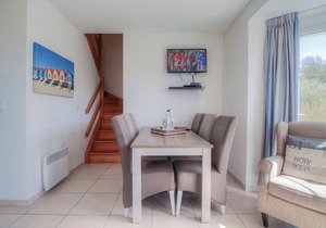 Villa for 6 people with lateral seaview