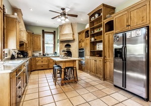 Villa Meridian, 3 Luxury Units-Steps Lucas-ConCtr