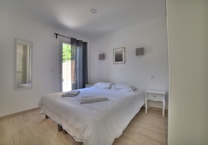 Villa with a pool & jacuzzi on a residence with tennis