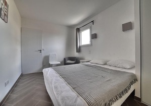 Villa with pool and Jacuzzi on a residence with tennis