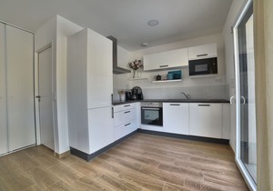 Villa with private pool and Jacuzzi on a residence with tennis