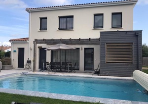 Villa with private pool and Jacuzzi on a residence with tennis