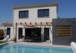 Villa with private pool and Jacuzzi on a residence with tennis