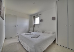 Villa with private pool and Jacuzzi on a residence with tennis