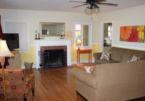 Vintage Downtown Lodi Bungalow