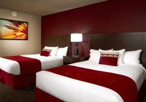 Walk to Entertainment & Riverwalk! 4 Modern Units, FREE Parking, Casino, Bar!