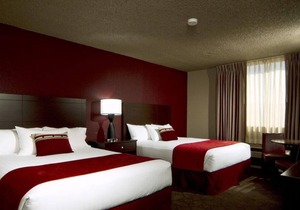 Walk to Entertainment & Riverwalk! 4 Modern Units, FREE Parking, Casino, Bar!
