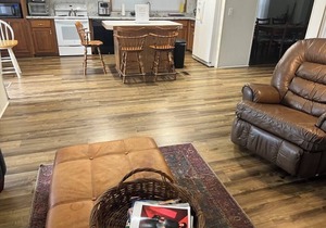 Walk to Palafox Restaurants, Markets and Bruce Beach.Close to Sports Events too!