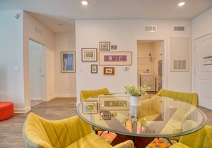 Walk to UF | Stylish 2BR | Ideal for Hospital & Gator Visitors