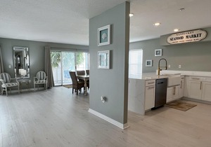 Walkable to the Best Eats of IRB! Family Sized Indian Rocks Beach Condo