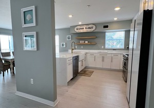 Walkable to the Best Eats of IRB! Family Sized Indian Rocks Beach Condo