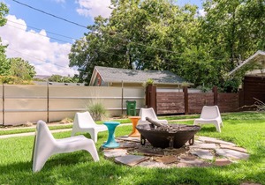 Walking Distance to Zilker! Great Locale - ACL, SXSW, SoCo, COTA. Downtown Home with Saltwater Pool!