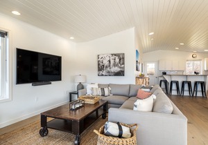 Wapato Point Vacation Home! Big Views-Resort Amenities-Short walk to Manson!