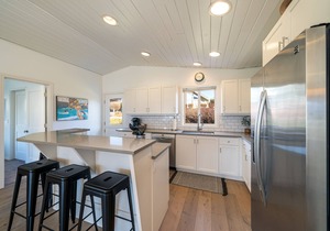 Wapato Point Vacation Home! Big Views-Resort Amenities-Short walk to Manson!