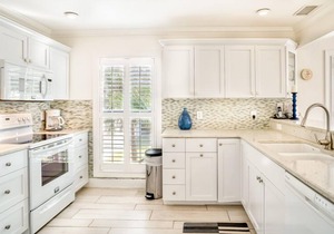 Watch the amazing sunset from your livingroom- directly across from the beach
