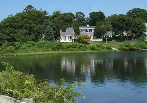 Waterfront 3 BR Cape - Walk to Beach Falmouth, MA Special Offseason Rates