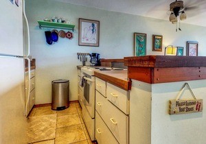 Waterfront condo w/ shared pool & private lanai- steps to shops & restaurants!