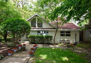WATERFRONT- DELAVAN LAKE HOME, PIER-BEST SUNSETS!!