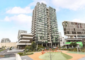 Waterloo Gorgeous 3 bed split-level apartment (覆式三房貴族公寓+車位近市中心)