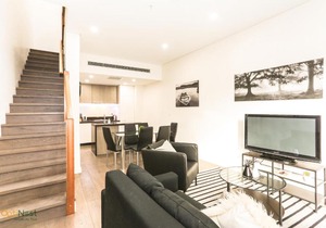 Waterloo Gorgeous 3 bed split-level apartment (覆式三房貴族公寓+車位近市中心)