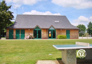 Waterside Fishing Chalet for 5-7 People with Private Dock, Terrace, and Family Activities