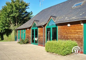 Waterside Fishing Chalet for 5-7 People with Private Dock, Terrace, and Family Activities