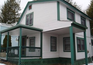 Weirs Beach 2 Bedroom Cottage Steps Away from Lake & Beach.