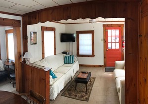 Weirs Beach 2 Bedroom Cottage Steps Away from Lake & Beach.