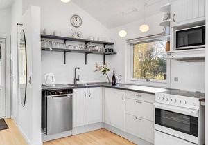 Welcome to this charming cottage with sea view close to the sea.