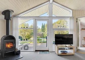 Welcome to this very well maintained cottage with good terraces and a large lawn.