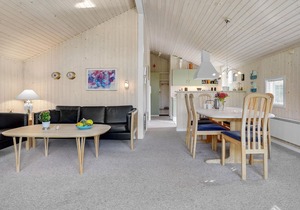 Welcome to this very well maintained cottage with good terraces and a large lawn.