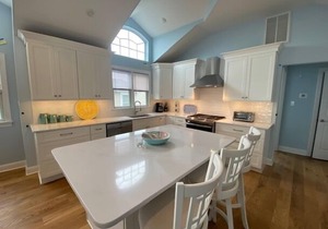 Well-appointed Townhouse that is a 5 Bedrooms with Bonus Room, Elevator and 4.5 Bathrooms in the Southend of Sea Isle