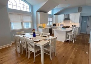 Well-appointed Townhouse that is a 5 Bedrooms with Bonus Room, Elevator and 4.5 Bathrooms in the Southend of Sea Isle