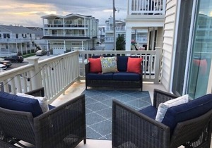 Well maintained townhouse located only sixth position from the beach in one of the hottest Beachblock areas in Sea Isle