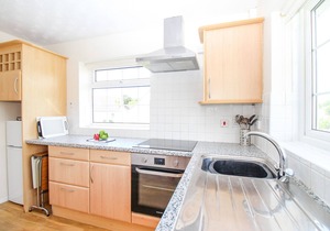 WEST LULWORTH APARTMENT, pet friendly in West Lulworth