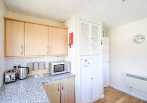 WEST LULWORTH APARTMENT, pet friendly in West Lulworth